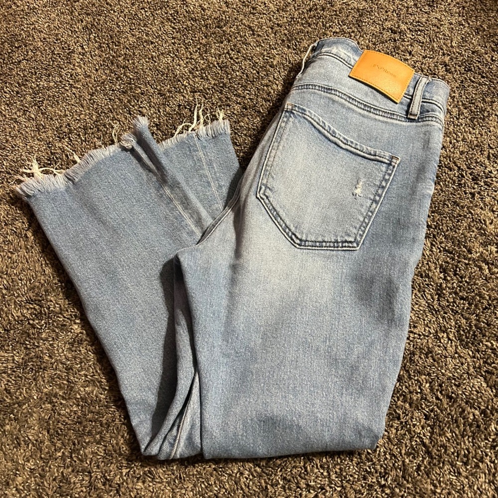 EXPRESS Cropped Flare Jeans Light Wash‎ Distressed High Rise Stretch Size 6R